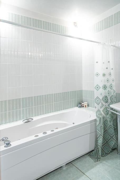 Very Spacious & Modern 3Bed Near Airport & Centre ソフィア エクステリア 写真